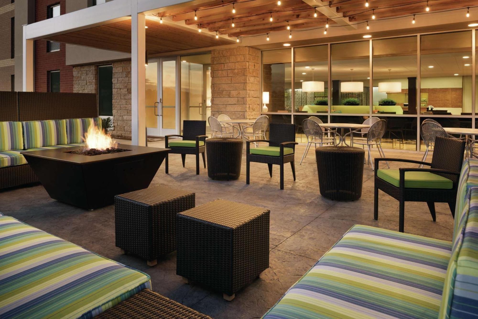 Home2 Suites By Hilton Iowa City Coralville Εξωτερικό φωτογραφία