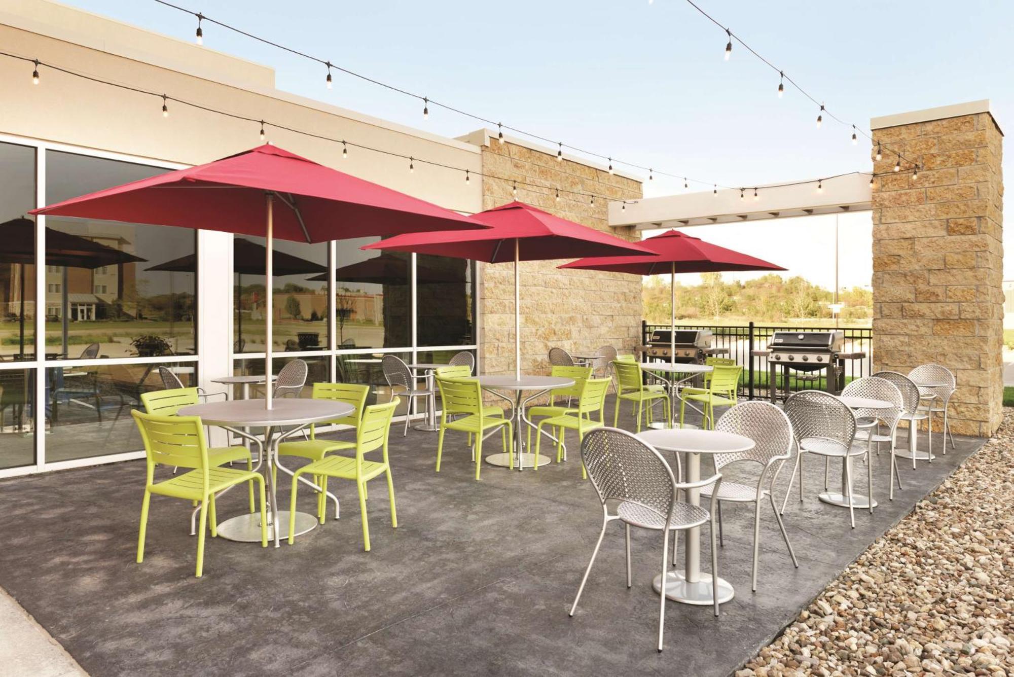 Home2 Suites By Hilton Iowa City Coralville Εξωτερικό φωτογραφία