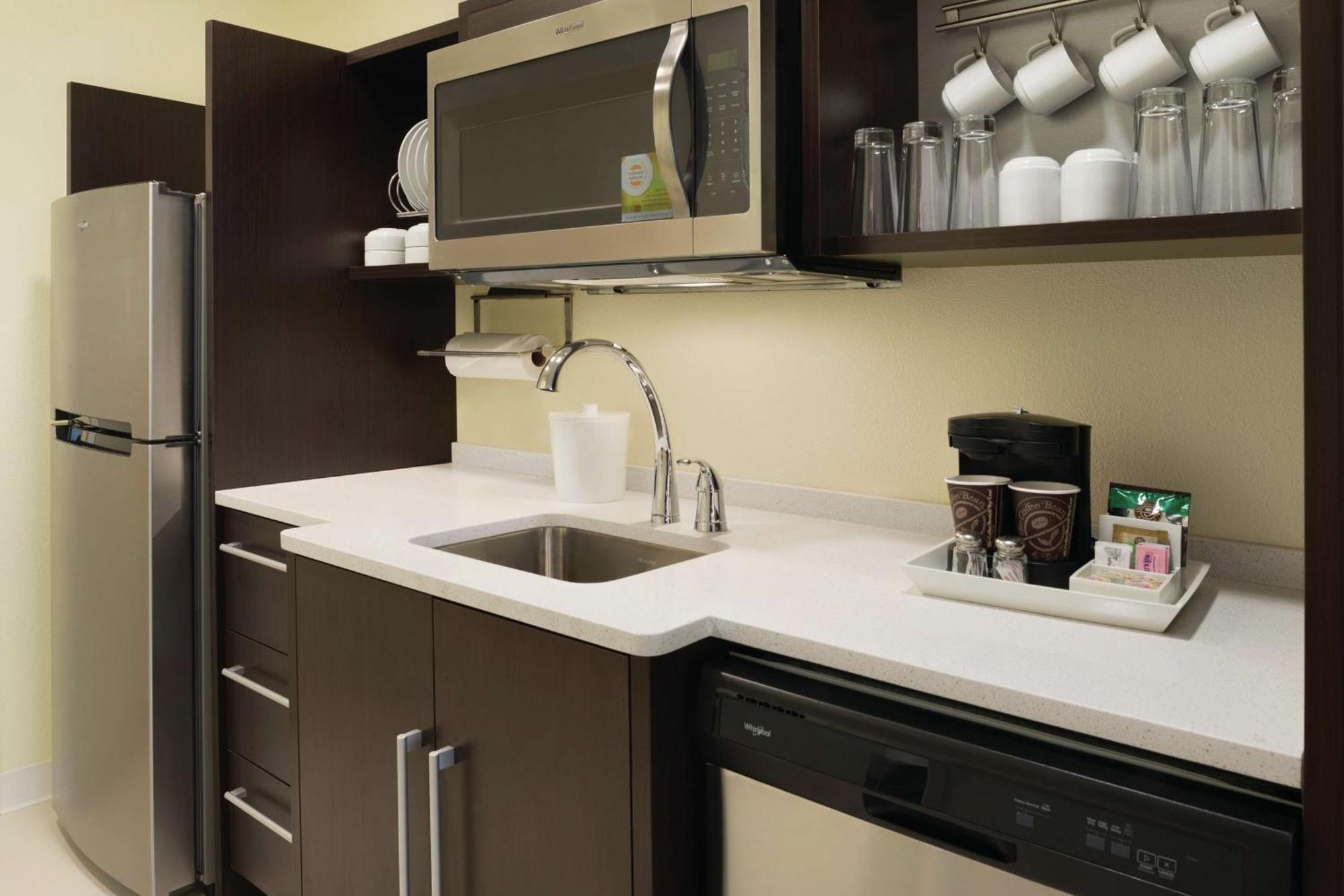 Home2 Suites By Hilton Iowa City Coralville Εξωτερικό φωτογραφία